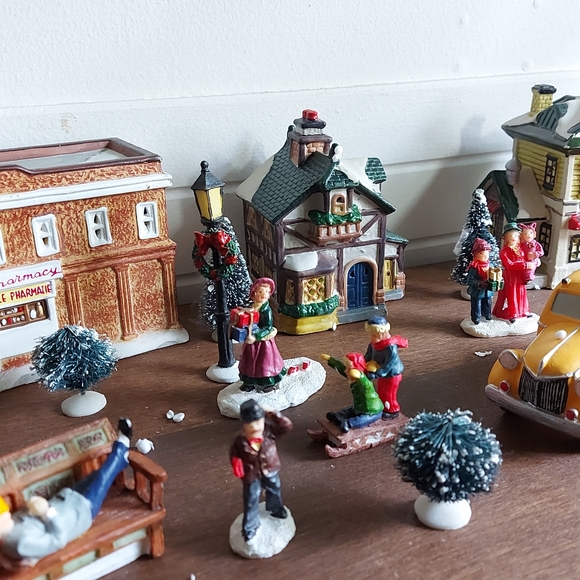 Illuminated Village for the Holiday SeasonJean-Coutu Village. - Picture 7 of 12